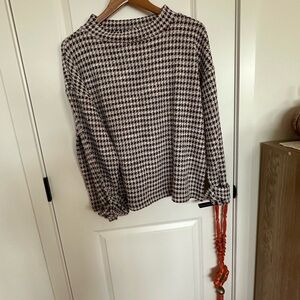 Ann Taylor Black and White Houndstooth Sweater